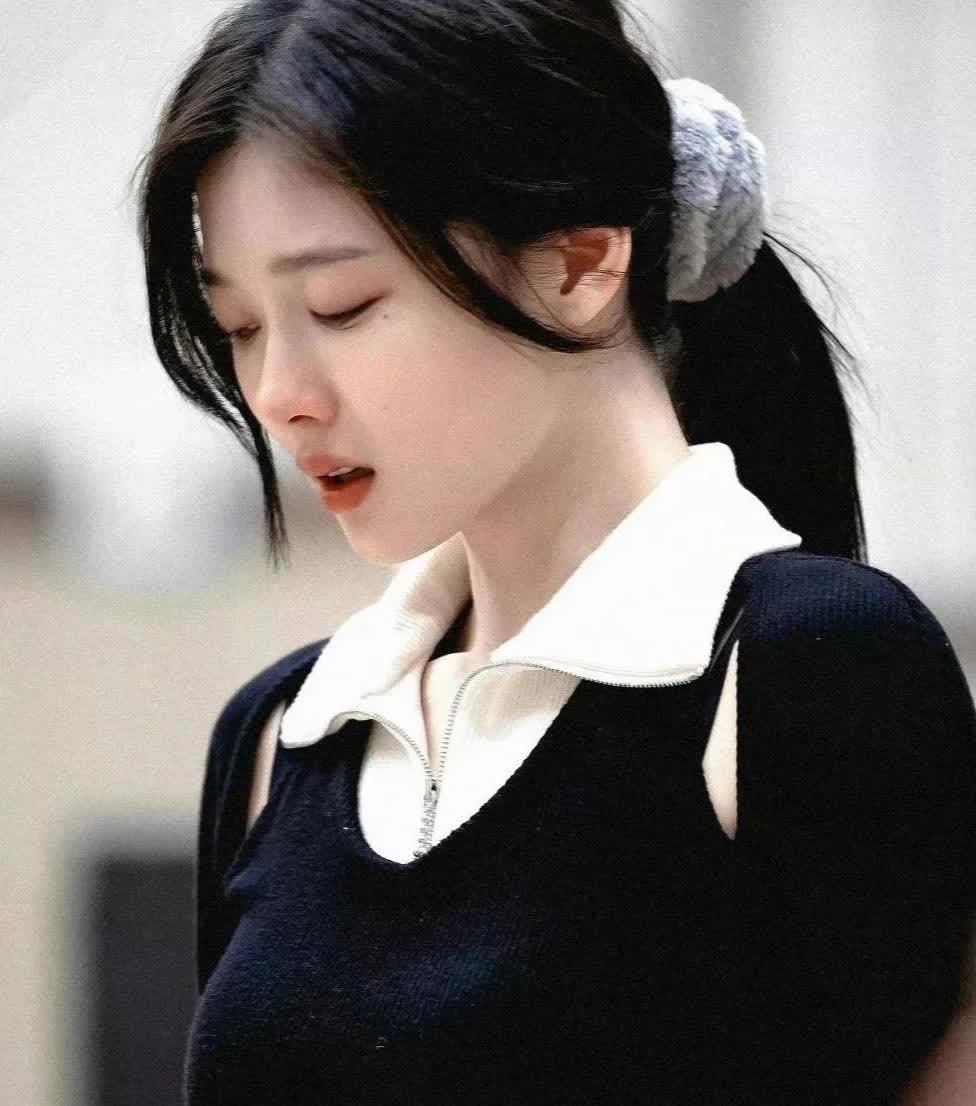 李梅是一个正在找工作的女孩，在山东青岛这个美丽的城市里，她经历了一段让人意想不到