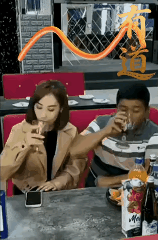 虽然是故事演绎，却说明了一个事实：只喜欢物质的女人，男人选择离开是明智的做法。