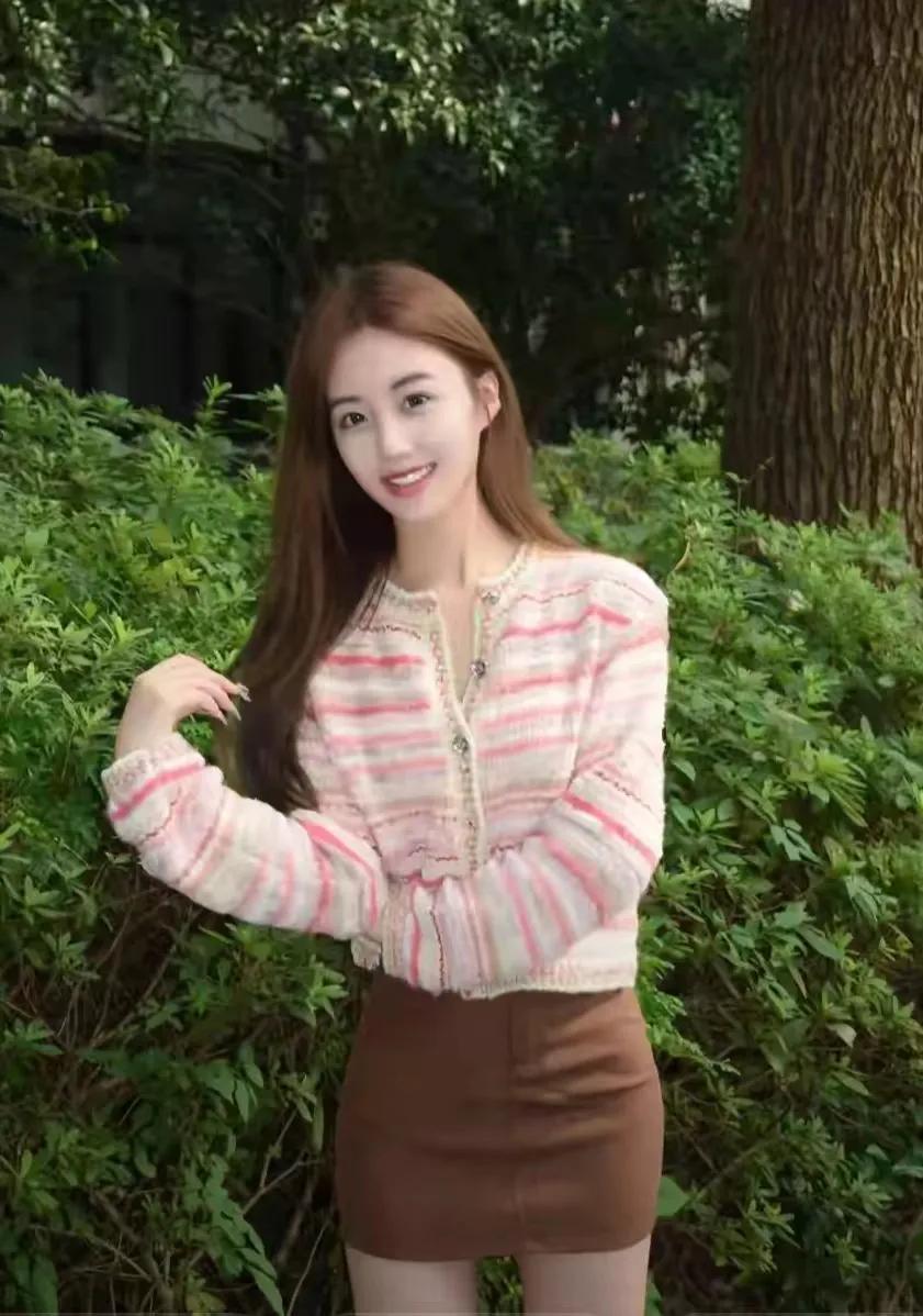 一个名叫梦瑶的女孩，她心中藏着一个美丽的梦境，那里流光溢彩，住着她心爱的人，林峰