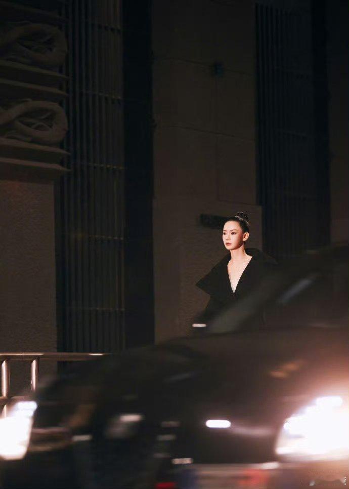 戚薇眼睛怎么了 ​​​