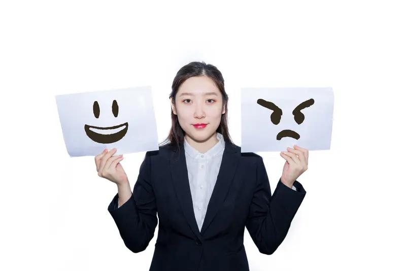 男人找什么样的女人最幸福？答案不是找个完美女人，而是适合的。
情绪稳定、三观契合