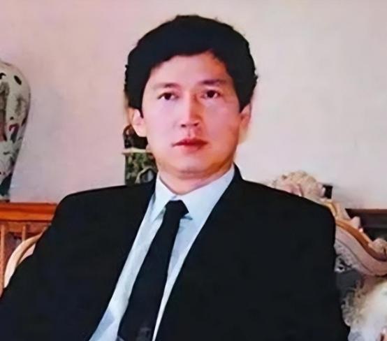 1989年，40岁李春平娶了78岁好莱坞影星，继承70亿遗产，后来女影星弥留之际
