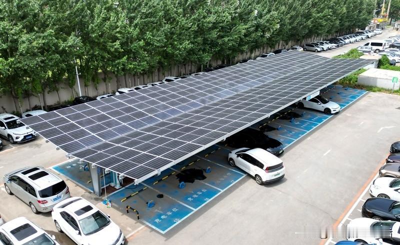 惊了！城市里竟藏着“超级充电宝”！
你知道吗？现在城市里有了能储存电能的“超级充