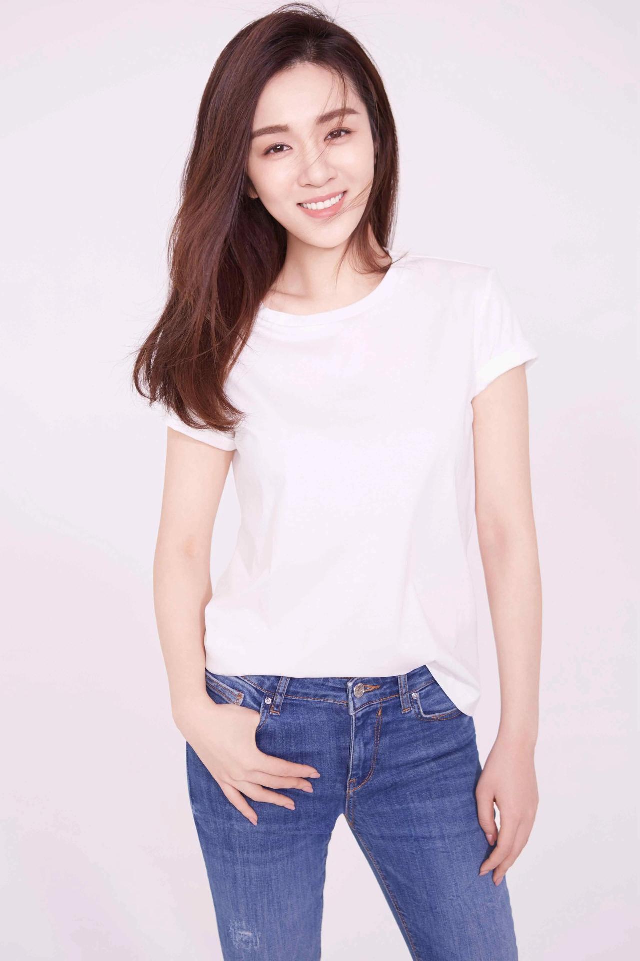 6月12日，王晓晨回应结婚传闻。她说：我头昏了，大家开心就好。头昏？为啥还要说你