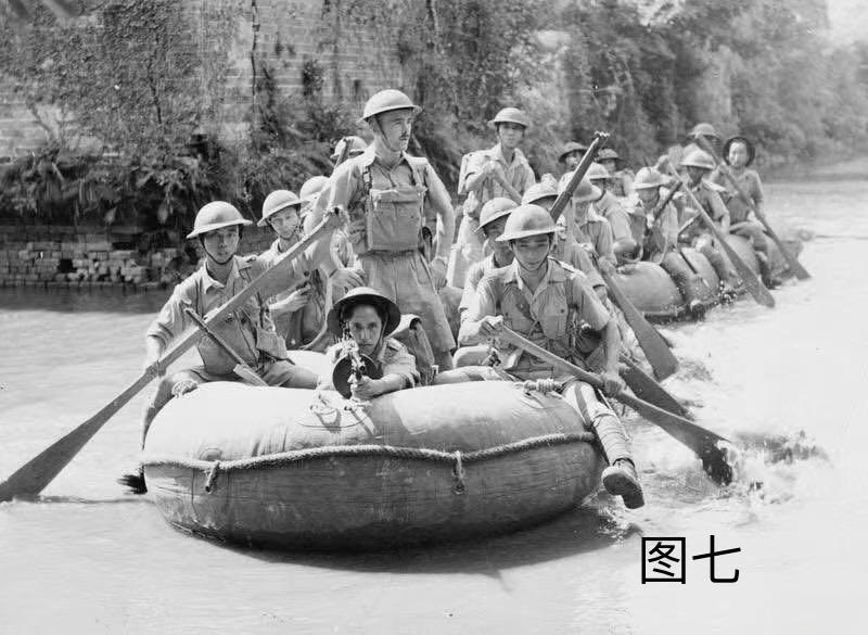抗战先辈珍贵历史留影！（三）图七：1941年，中国香港，正搭载橡皮艇演训如何