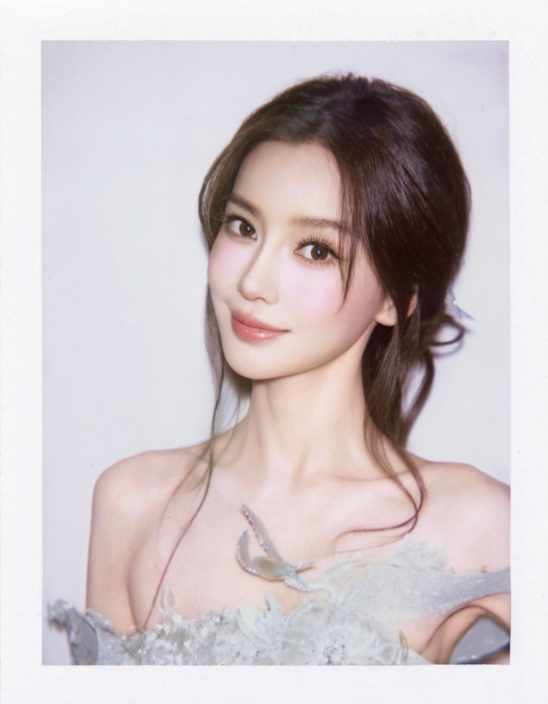 angelababy冒雨见粉丝 angelababy非遗推荐官 20260614