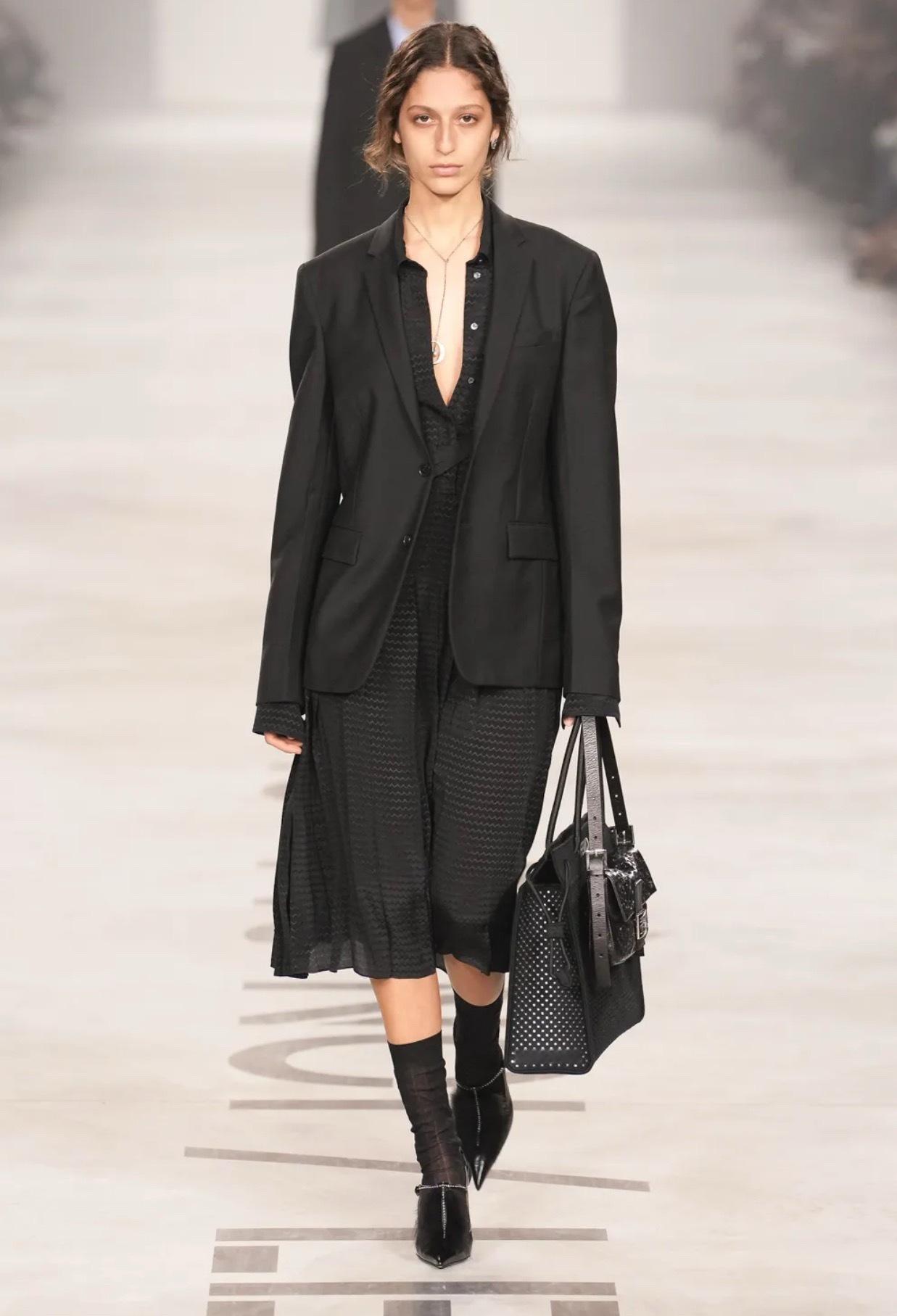 Maria回归FENDI首秀唐嫣、宋雨琦 共同现身FENDI 2026秋冬时装秀