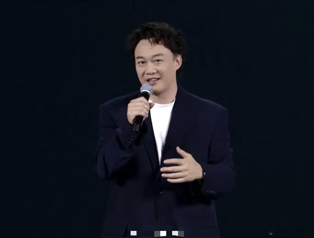 陈奕迅空降红米K90发布会陈奕迅空降这发布会，这波操作太绝啦！经典歌手遇上科技新