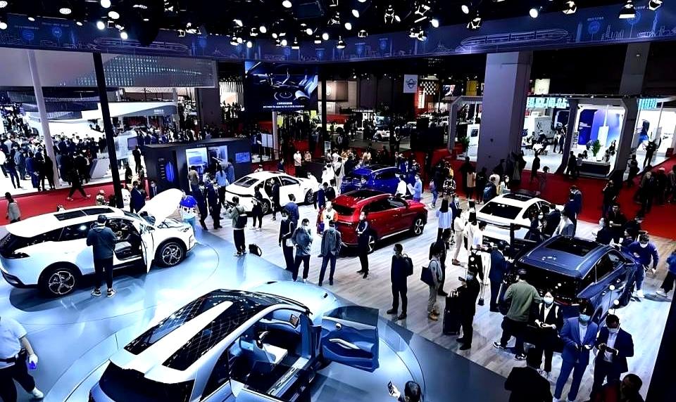 一天上新3款车，挑得过来吗？
在华第三年的外资高管直言：中国车市“残酷”。

2