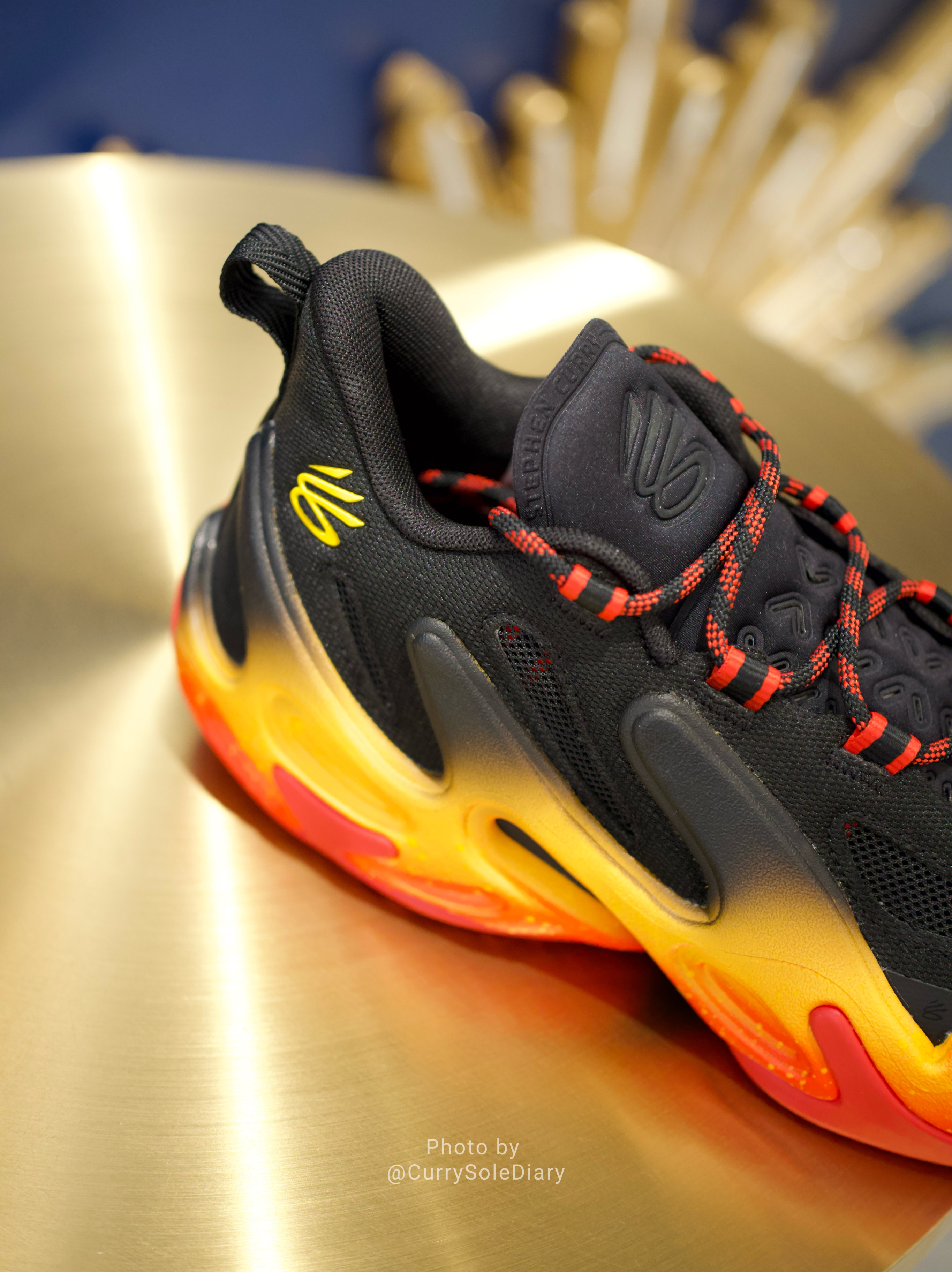 收到了即将发售的Curry 13 “Mane”马年配色这个配色同库里的电影《GO