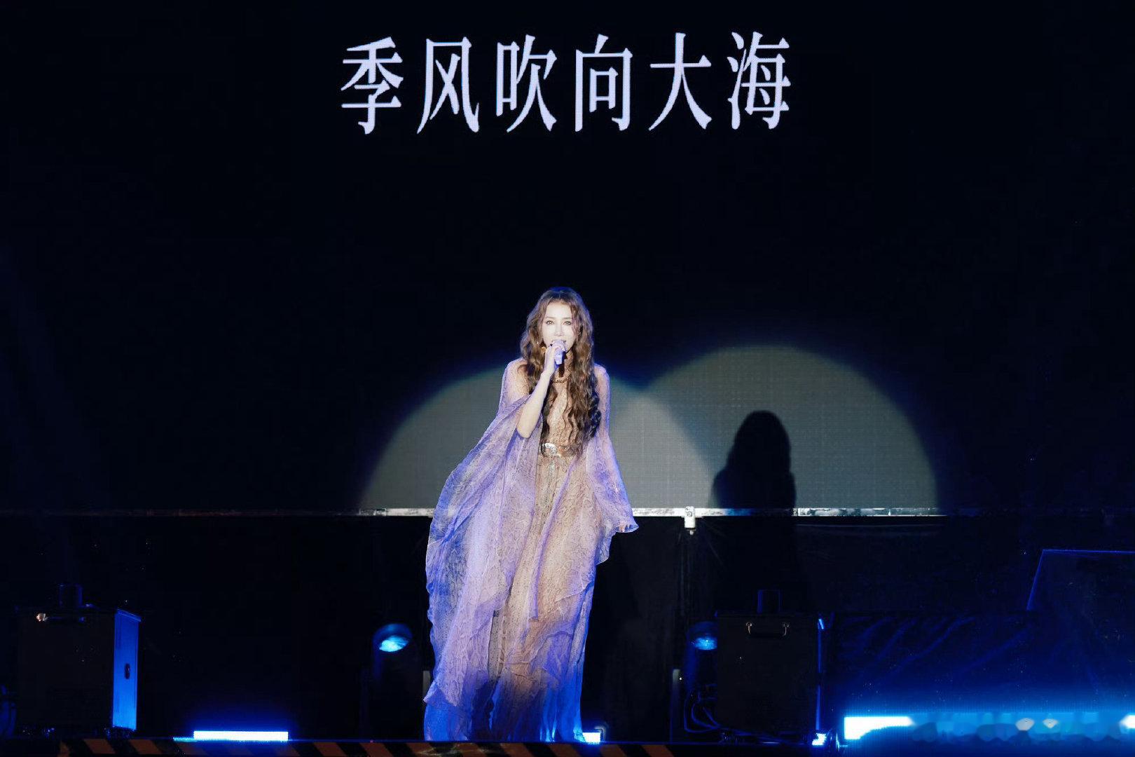 弦子失物招领限定浪漫 弦子失物招领718杭州开唱 一首首经典单曲承载无数青春回忆