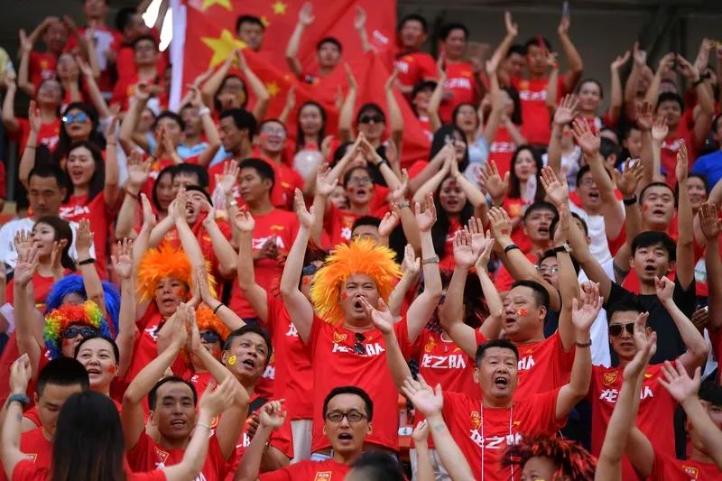 国足0-1印度尼西亚，无缘世界杯入场券国足负于印尼，球迷应何去何从 
在这场世界