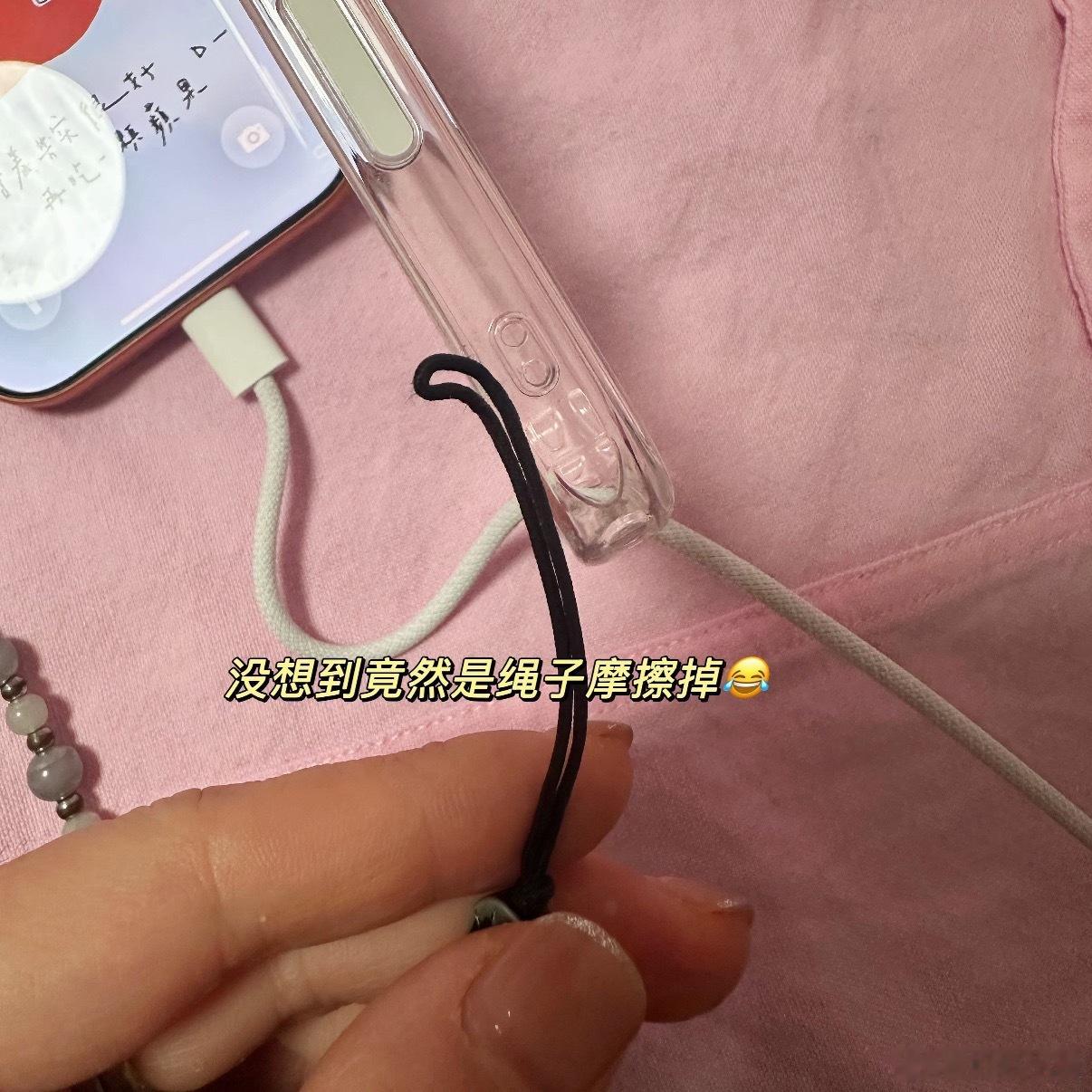 看到有网友说iPhone Air买了不到一周充电口处就已出现涂层脱落问题，突然想