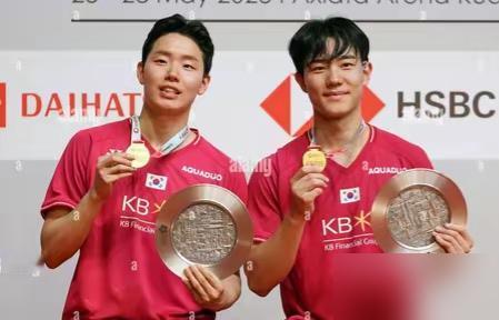 别再吹什么“巅峰对决”了。我告诉你，这根本不是比赛，这是一场蓄谋已久的“清算”。