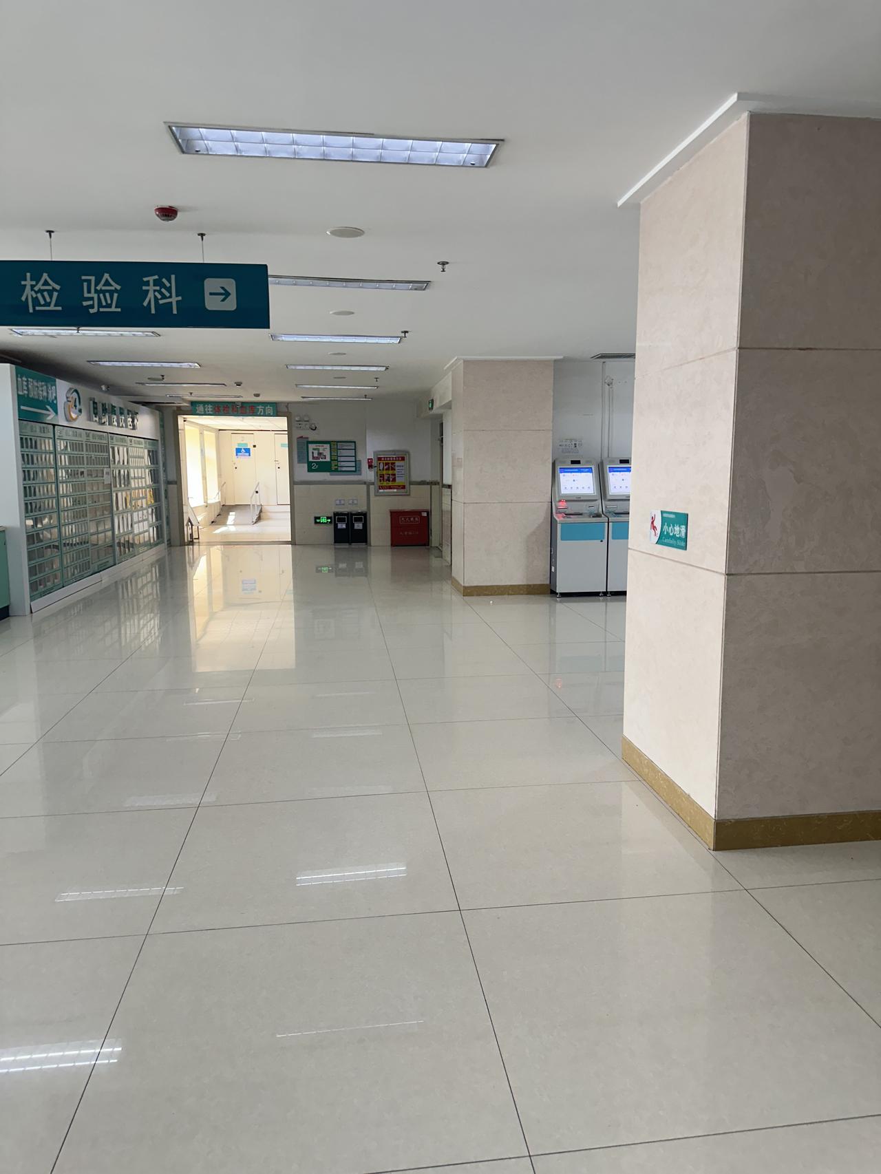 凭前世福报，

租本世皮囊，


靠着上辈子攒下的那点福分，

这辈子就当临时借