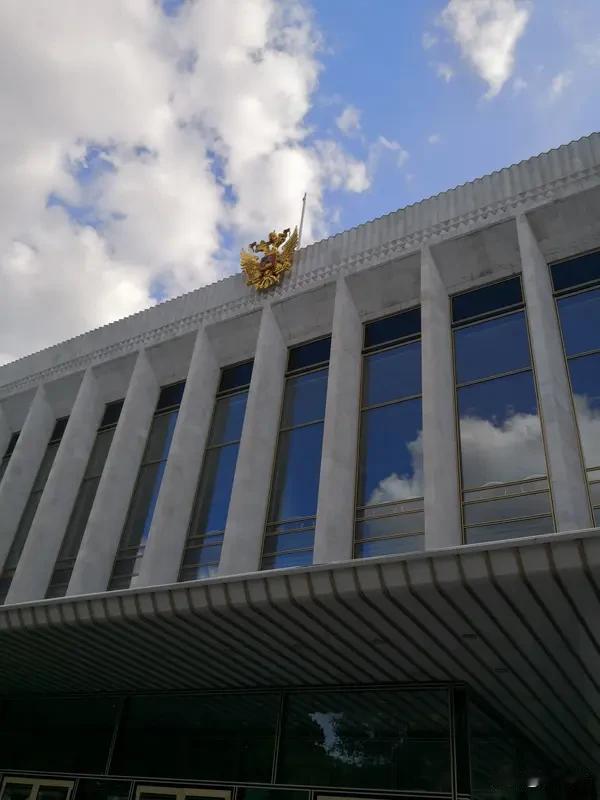 《普京宣称包围乌军？停火邀观摩遭硬刚？》
🤯俄乌战场互怼名场面！普京称包围两城