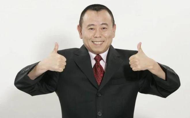 1998年，潘长江看中了北京一套紧临长安街的房子，一共266平方米，一进门就是1