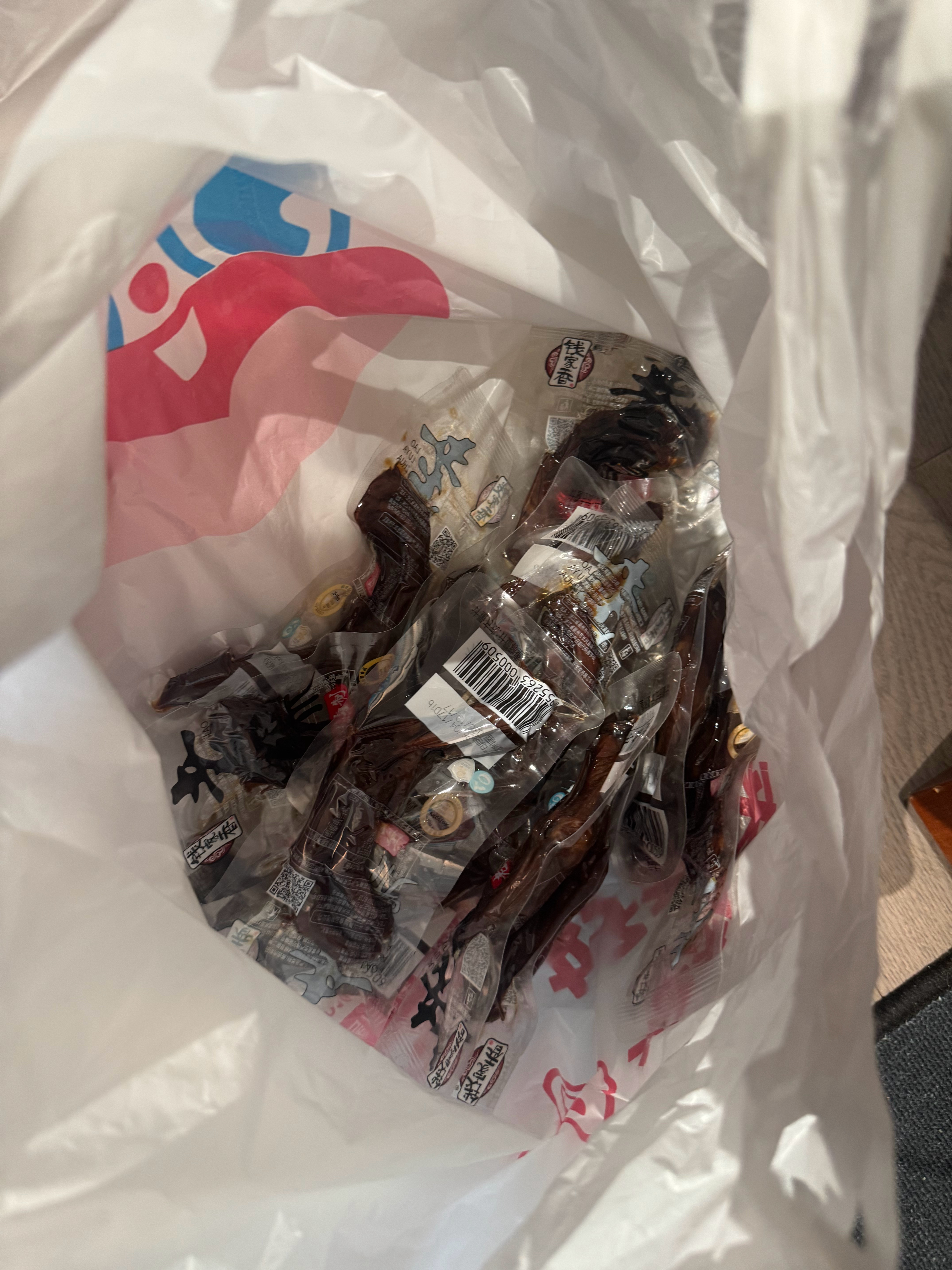 我可太喜欢吃这个鸭爪子了，相当好吃。根本停不下来那种好吃我基本每天得吃个4-5个