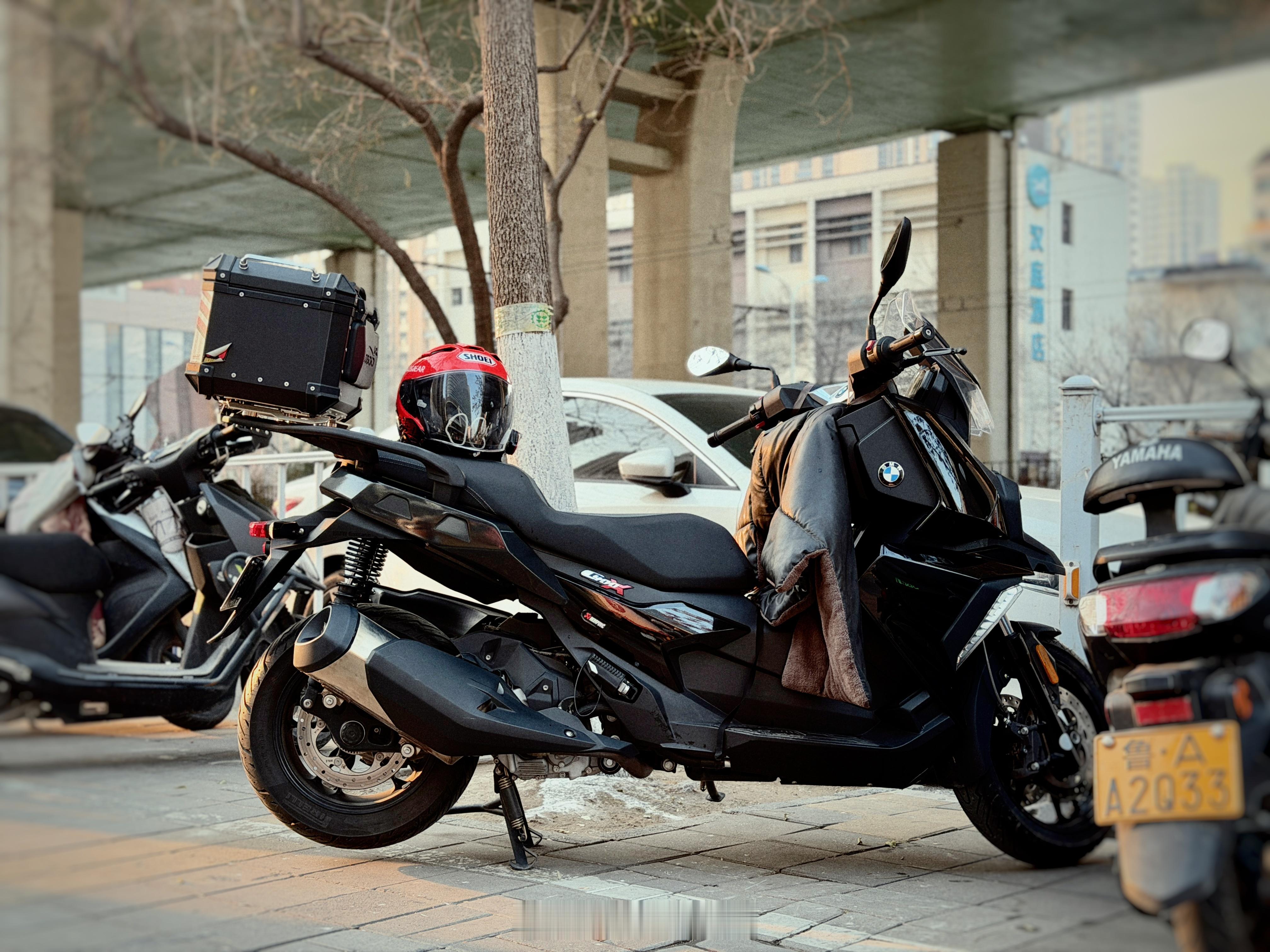 土味小踏板，什么好看不好看，不冻腿最重要摩托车