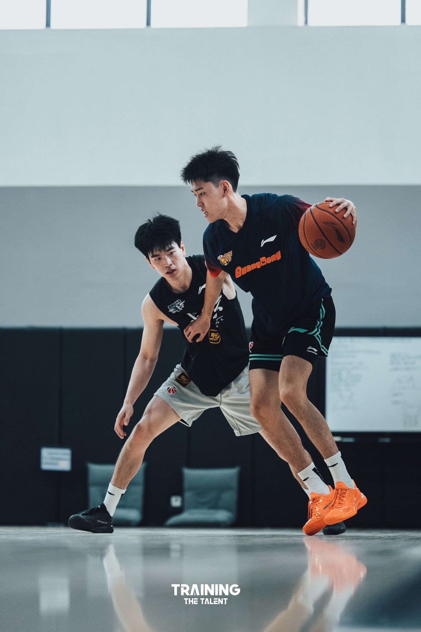 李奕臻分享训练照：生活有遗憾，但对篮球的喜欢从来没变