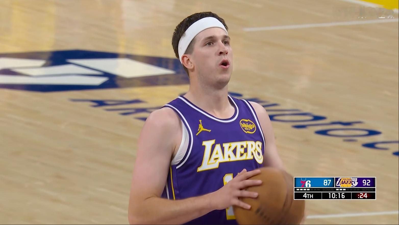 连续2个高难度三分反超比分！里皇真的回来了76人vs湖人 里夫斯东契奇回了更衣室