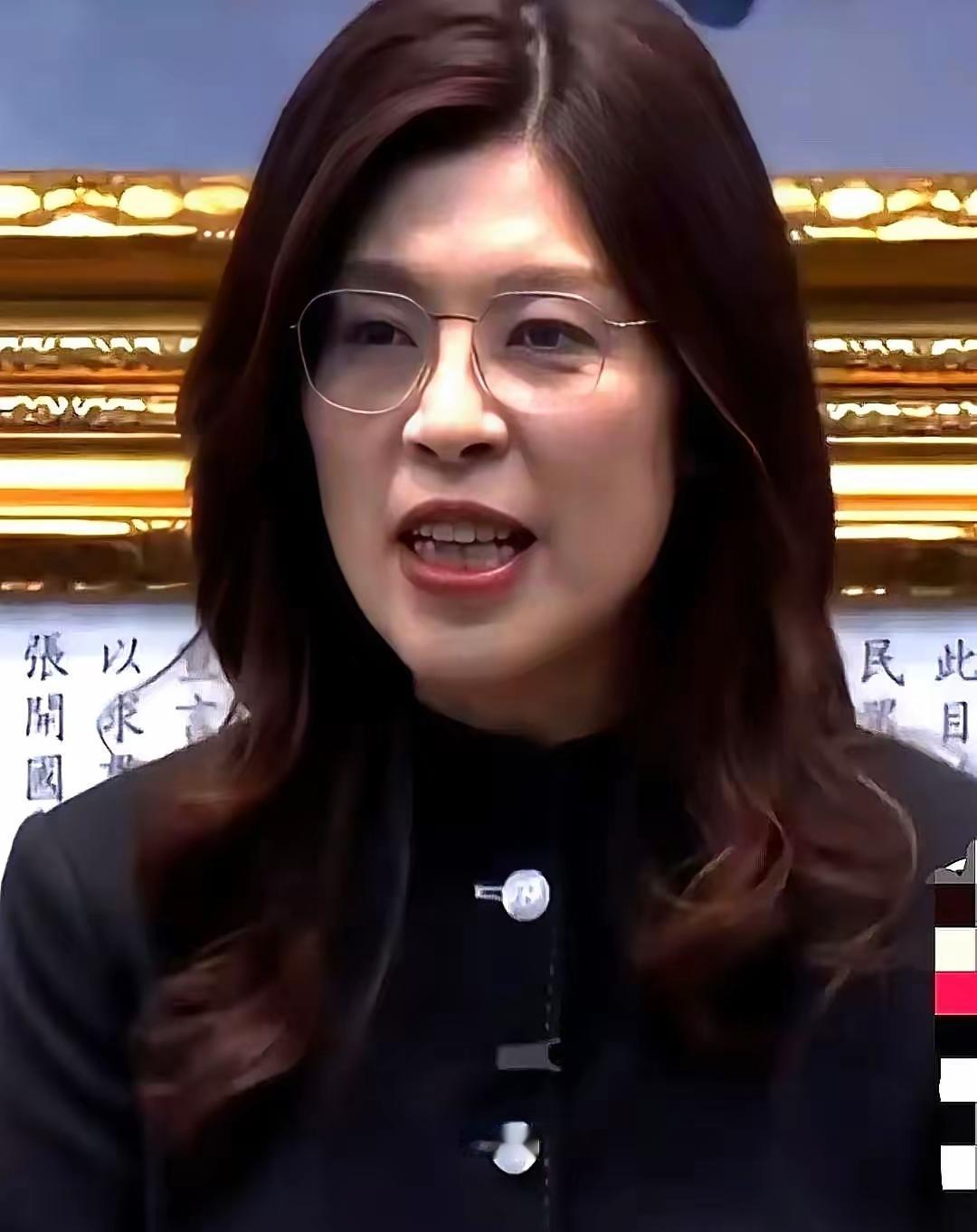 郑丽文这次估计肠子都悔青了，这场跨洋的“访问”，还没开场就透着一股子心酸的凉意。