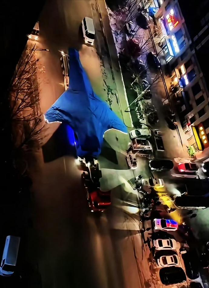 前两天高速上的粽子机现在被送到了目的地，终于也可以有俯视角度的照片流出来，大家也