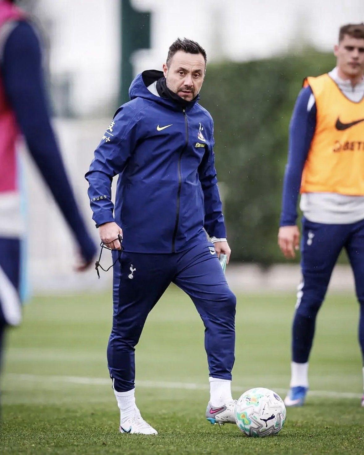 德泽尔比：“我们没有时间可以浪费了，也没有时间去复盘本赛季我们遇到的种种问题，我