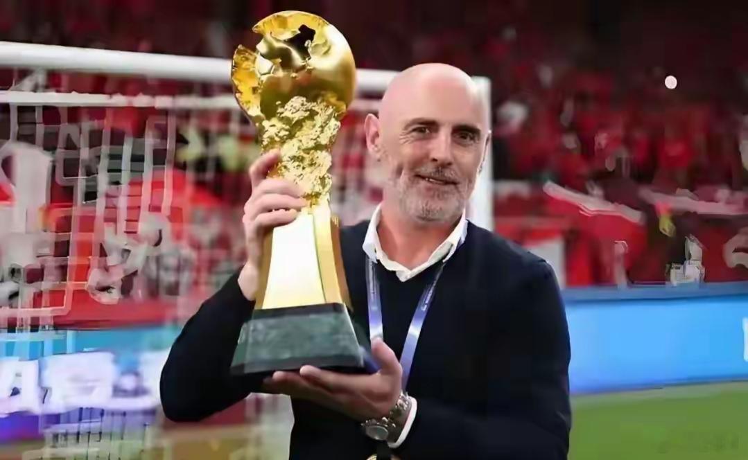 在2025赛季中超联赛颁奖晚会上，最佳教练奖项出人意料地授予了河南队主帅拉莫斯，