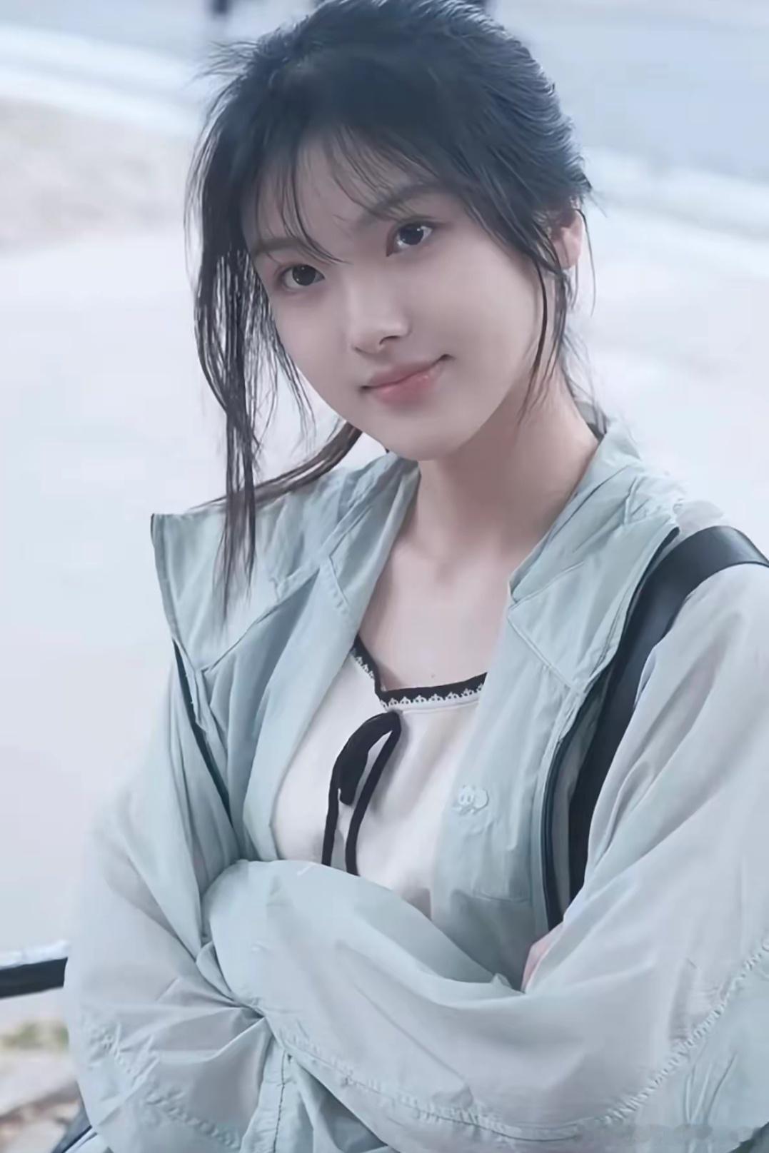 生肖羊运势大揭秘！🐑属羊的小伙伴们，今年你们的社交运简直开挂了！无论是职场还是