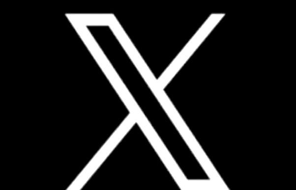 Threads一年涨一亿，4亿月活硬刚X。网友@小K说：“私信终于独立，不用跳回