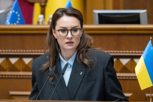 上任未满一年无故换总理，泽连斯基一场改组，让整个内阁集体下岗
俄乌冲突期间，泽连