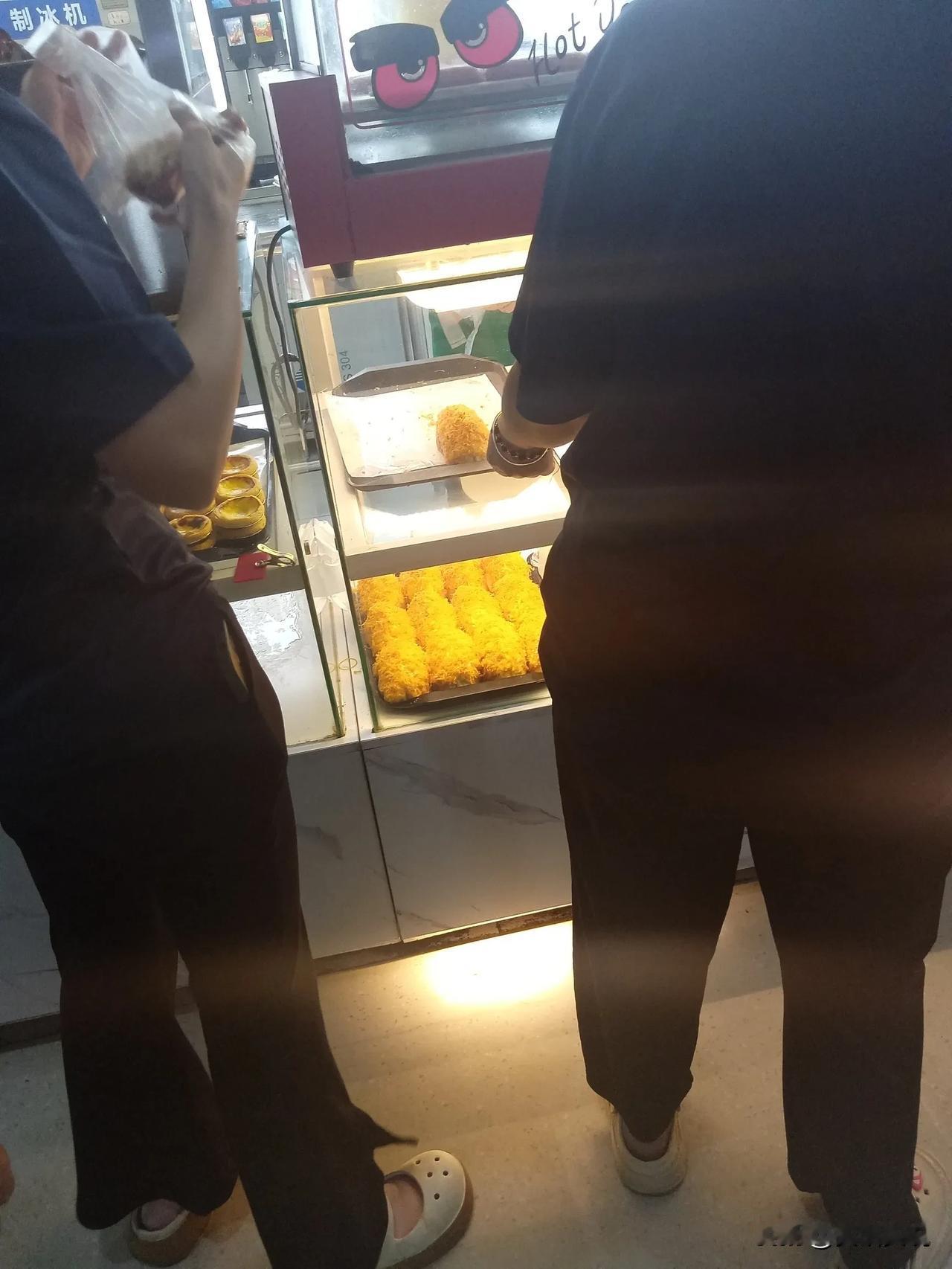 不知不觉，在南沙安捷利电子厂上班半个月了。
辛苦吗？我觉得不辛苦吧！像我这种几年