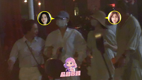 宋佳钟楚曦挽手逛街 有八卦媒体拍到宋佳钟楚曦挽手走路，两人还互相交换礼物，呜呜特