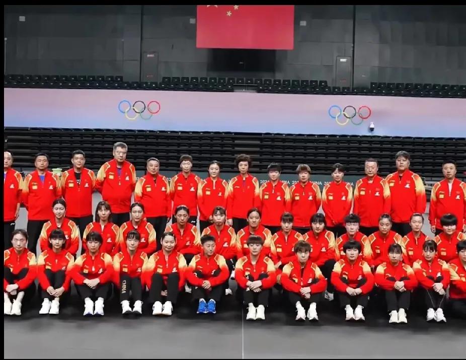 国乒女队这张合影，藏着最动人的传承
 
刷到2024年备战巴黎奥运时的国乒女队合