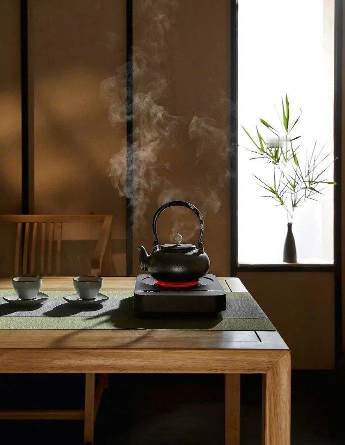 稻盛和夫说：“多和漂亮的人接触，你都不好意思邋遢；多和有上进心你人接触，你都不好