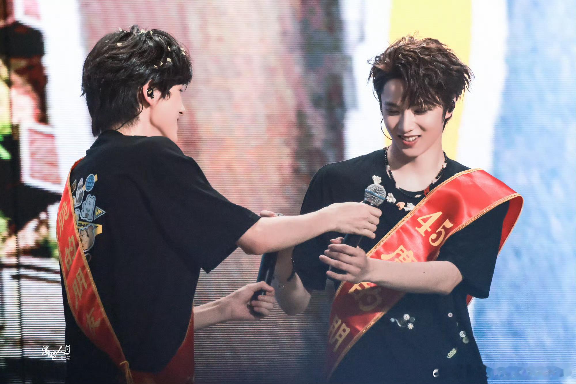 文轩 🐺🐟文轩世界第一初恋 “妹妹你不简单啊”烟花升停在星夜[音乐] 