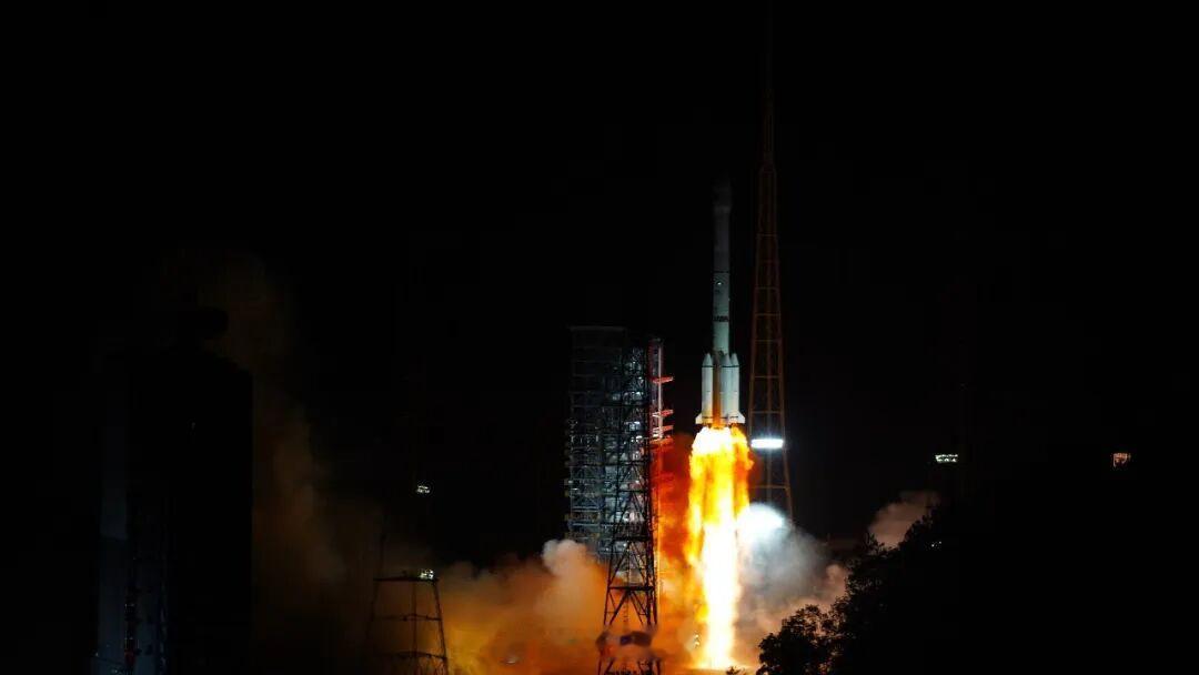 【早安丨航天历史上的今天 】2024年8月1日，我国在西昌卫星发射中心使用长征三