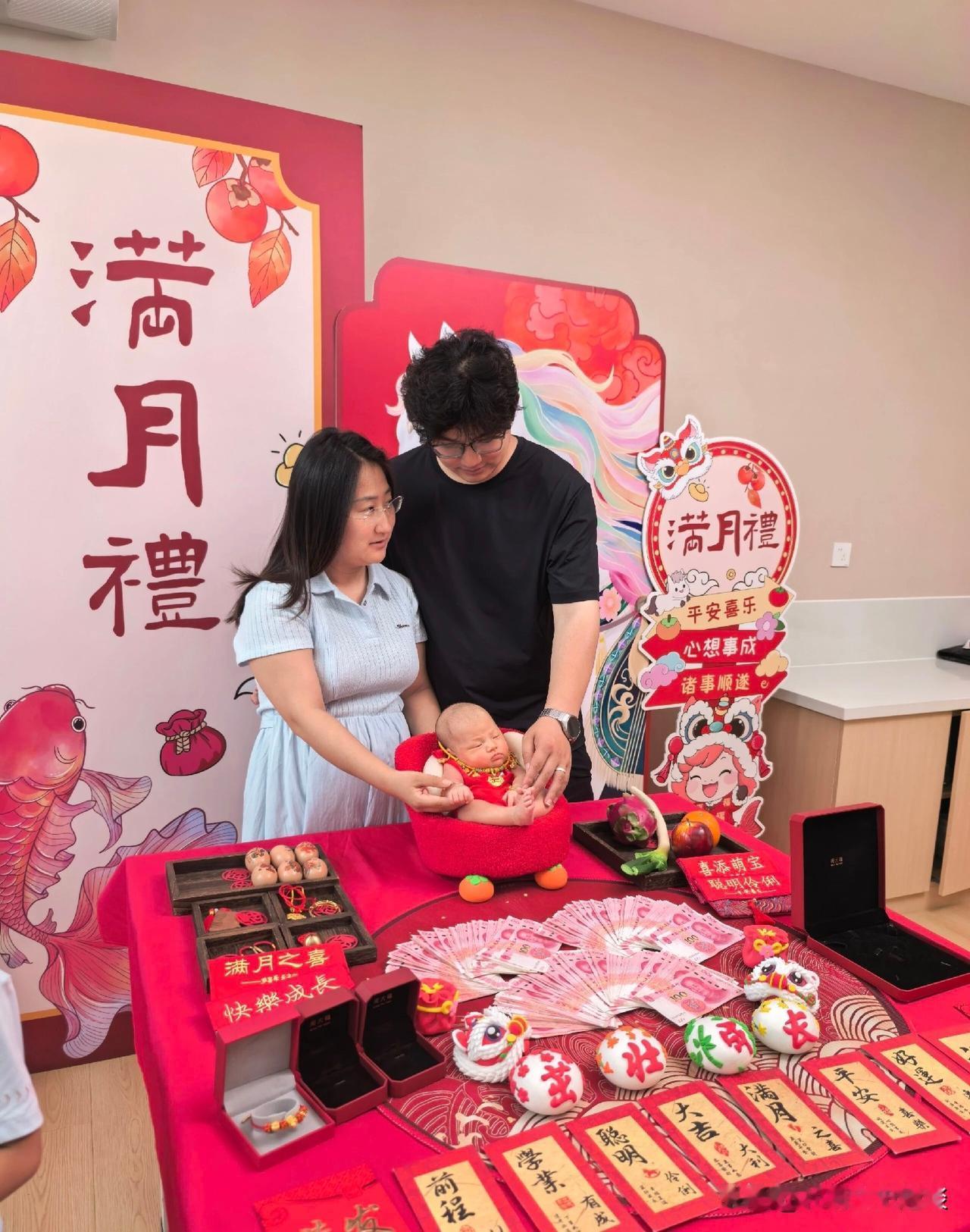 孩子过满月礼，这样安排合适吗？朋友的孩子满月了，一家皆大欢喜。通知亲戚朋友都来参