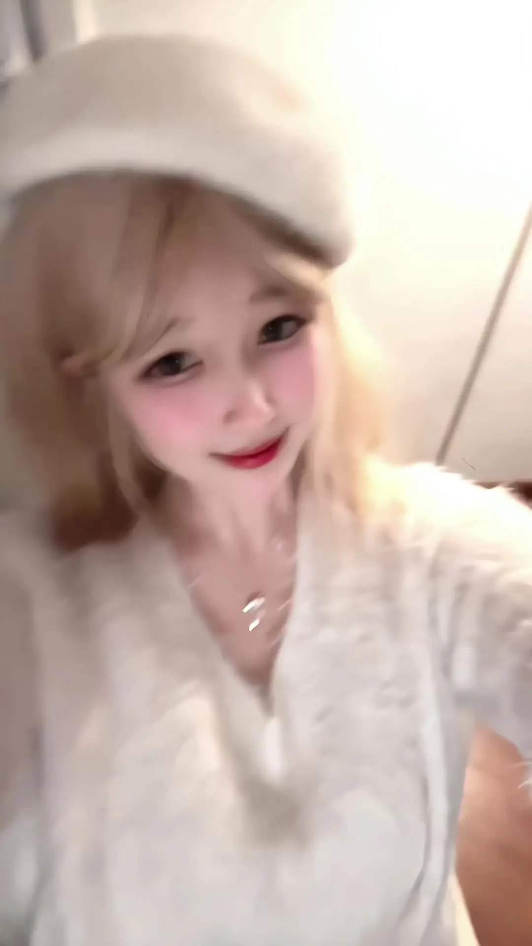 你在考量我的样貌和身材的时候 我在看你眼角的那颗痣