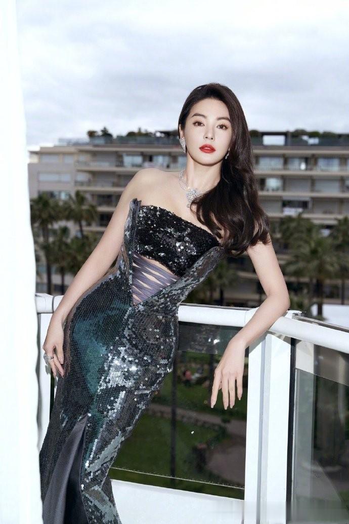 张雨绮真没必要道歉。

毕竟，明星的生活和普通人不一样，苏芒一天伙食费650还嫌