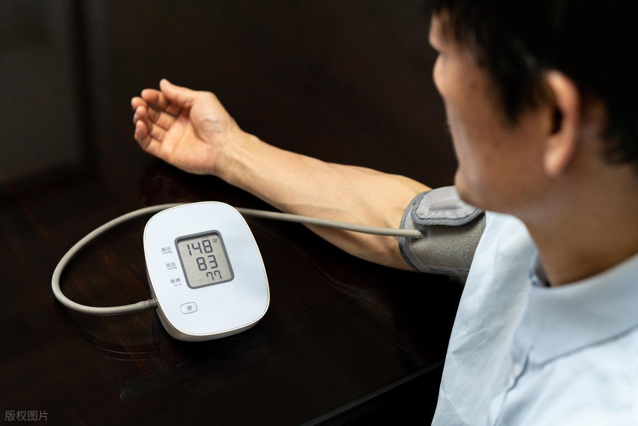 高血压患者尽量少吃3种食物，尤其第2种，80%的人天天吃过量！ 
 
对于高血压