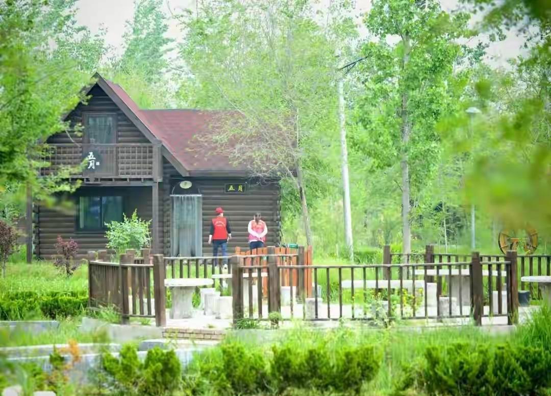 聊城冠县小飞鱼夏季水上乐园
冠县小飞鱼夏季水上乐园，是咱聊城人夏天遛娃的“快乐星