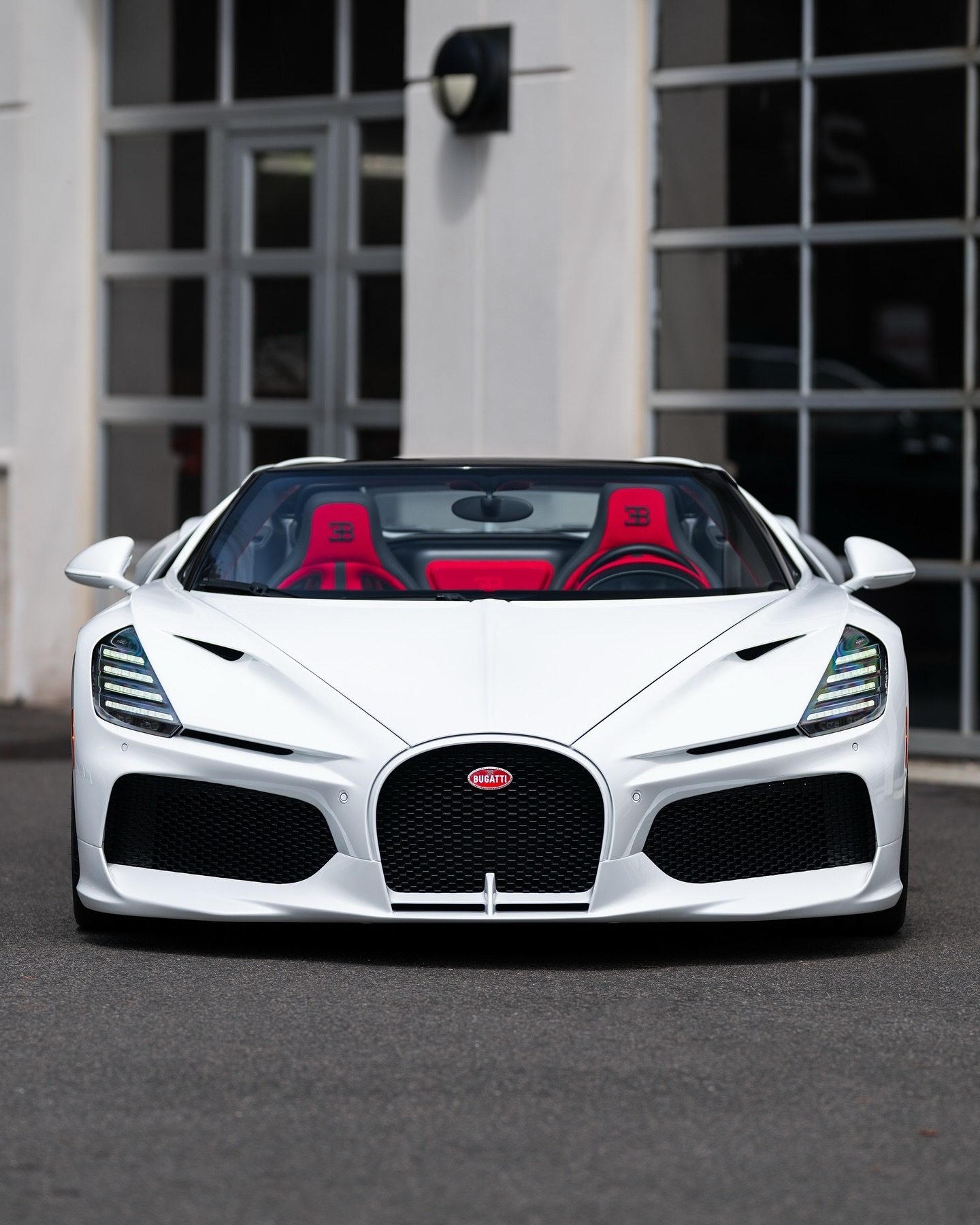 Bugatti Mistral 冰川白 ​​​