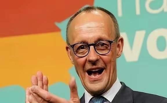 网传德国外长面对全球镜头，一句话几乎把桌子掀翻：德国宁愿被美国一脚踢开，也绝不肯