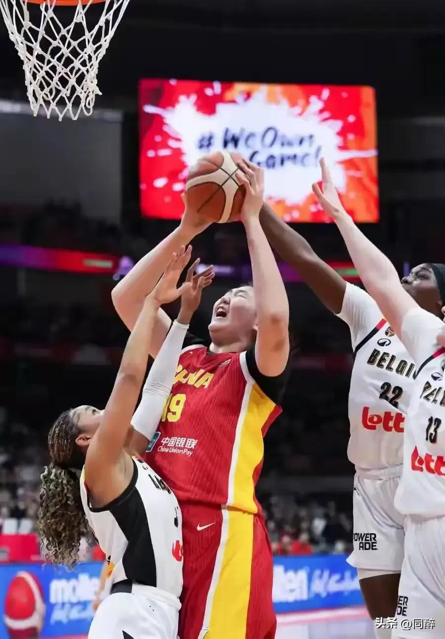 无组织、无投篮，无防守、无进攻，一碰就倒，一拿球就丢，全队慌慌张张，看不到一点赢