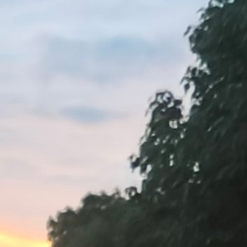 时代在召唤我们这一代青年人，用辛勤的汗水汇聚成源源不竭的洪流，形成巨大的磅礴之力