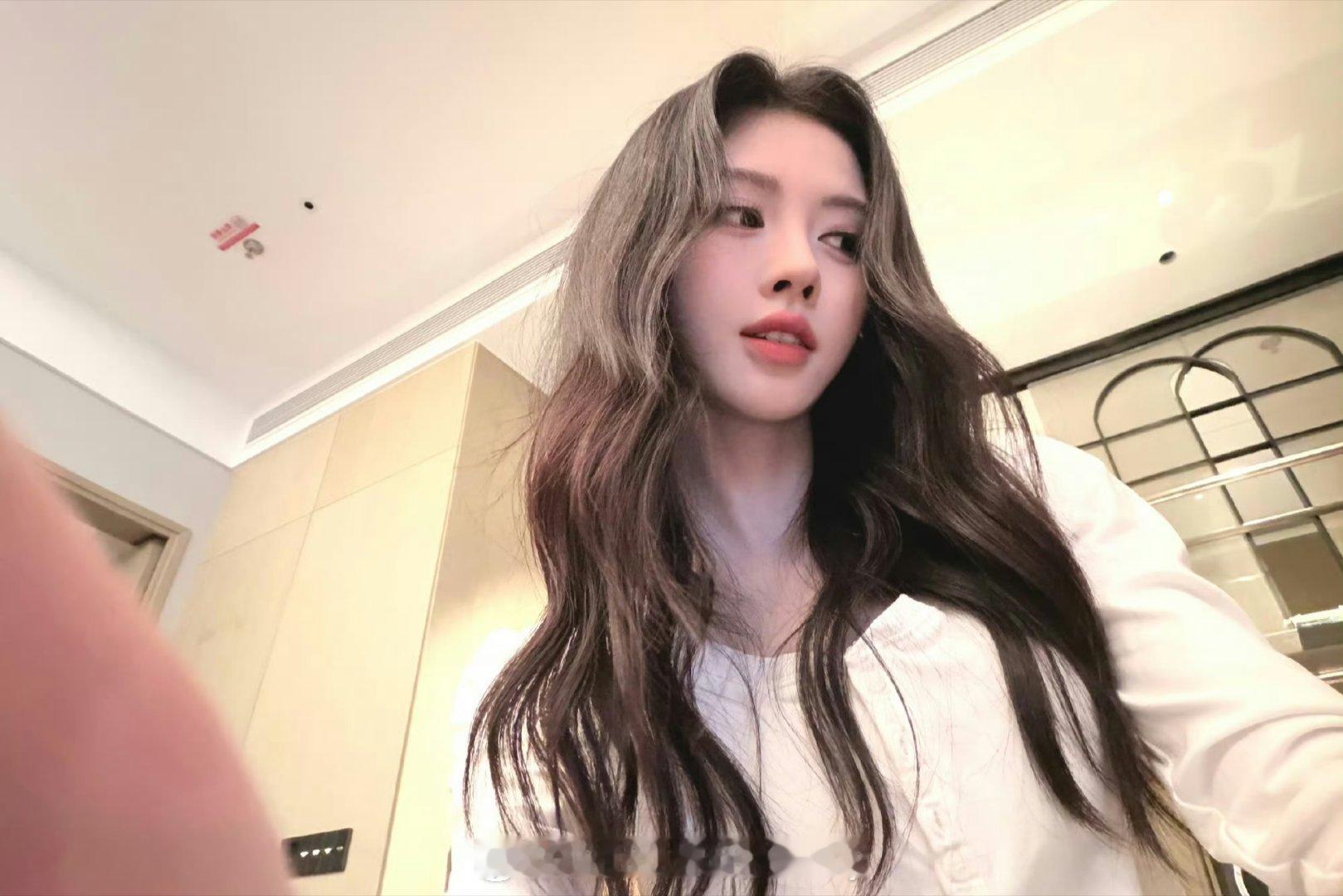 鞠婧祎来战 jjy鞠婧祎万花世界 “你是比清风明月更难得的人间至善”​​​