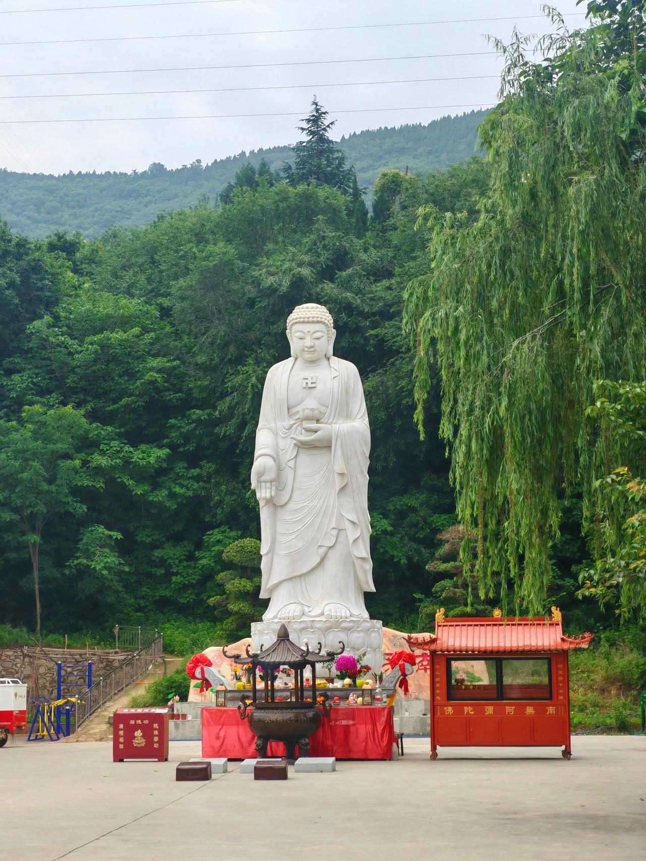 【白鹿原北麓，藏着一座隋代走来的千年古刹】在西安东郊白鹿原北麓的山坡上，藏着一座