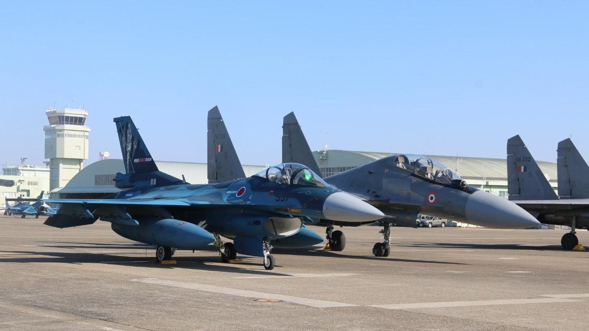 日本F2赴印度对抗苏30MKI，表面联手演练制衡中国，实际能摸到的底细极其有限